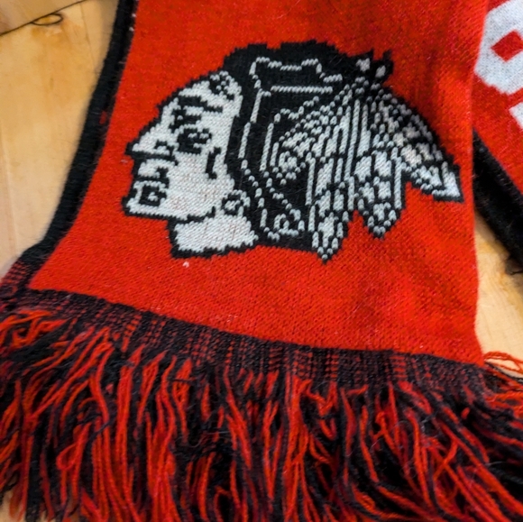 Chicago Blackhawks Red and Black Sports Team Scarf - Picture 4 of 7